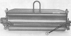 Slipning av cylindrar Anslut en slipningsmaskin till klippenheten med en förlängningskontakt och en 9/6-tums hylsa.