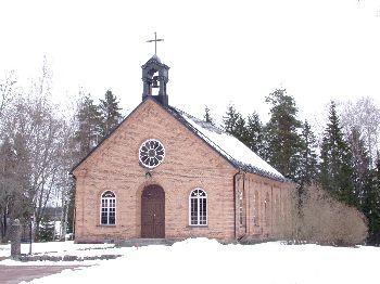 VÄSTER TUNA KAPELL Spraxkya 3:2; Stora Tuna församling; Borlänge kommun; Dalarnas län BESKRIVNING OCH HISTORIK Tanken på ett kyrkobygge i Väster Tuna började växa fram kring mitten av 1800-talet.