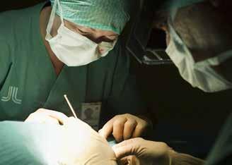 5. Verksamhetens Förutsättningar 5.0 VERKSAMHETENS FÖRUTSÄTTNINGAR Utvecklingen inom den kirurgiska vården innebär att operations- och interventionsverksamheten sammanstrålar och integreras allt mer.