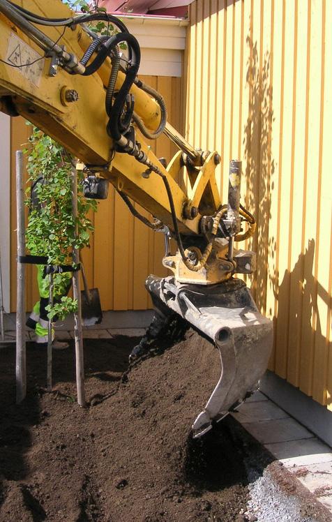 engcon sätter kunden i centrum engcon Group består av engcon, Mählers och Drivex som var för sig är marknadsledande inom utveckling av redskapssystem för