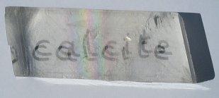 Optical properties Example: double refraction of calcite (dubbelbrytning) In the calcite crystal, an unpolarized