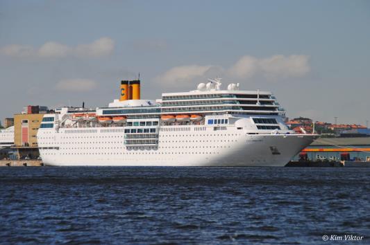 Rederi: Princess Cruises Byggd: 2006 Längd: 290 meter GT: 116 000 Passagerare: 3782 Crystal Serenity