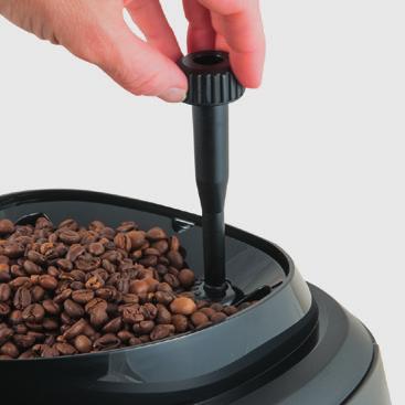 Använd den avsedda regleringsnyckeln för kaffekvarnen som medföljer maskinen.