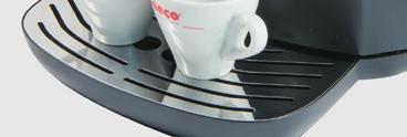 1 Ställ 1 eller 2 koppar under kaffemunstycket. 2 För att brygga en espresso, tryck på espressoknappen.