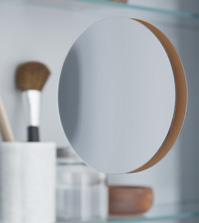 Speglar och spegelskåp levereras inkl. väggbeslag.