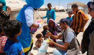 KATASTROFINSATSER UNICEF arbetar varje år i många katastrofområden runt om i världen. 2016 arbetade vi med katastrofinsatser i 344 katastrofer i över 108 länder.