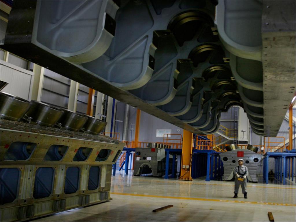 Wärtsilä Services VI STÖDER VÅRA KUNDER GENOM ATT OPTIMERA EFFEKTIVITETEN OCH PRESTANDAN FÖR INSTALLATIONERNA UNDER HELA LIVSCYKELN Vi erbjuder branschens bredaste och bästa