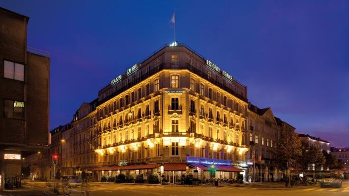 Grand Hotel Introduktion Köpenhamn är känd för sin cykelkultur och på Grand Hotel kan du hyra nya cyklar! Med cykel kan du enkelt och bekvämt ta dig fram till alla spännande sevärdheter.