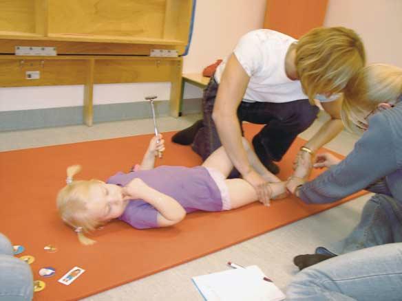 Klinik och vetenskap FOTO: LENA WESTBOM Samarbetet med de lokala habiliteringsteamen och deras insatser är en förutsättning för att kunna nå framgång i det förebyggande CP-uppföljningsprogram (CPUP)