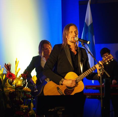 SVENSKA DAGEN Kotkas stadsdirektör Henry Lindelöf. Folktingets förtjänstmedalj delades ut på alla Folktingets fester.