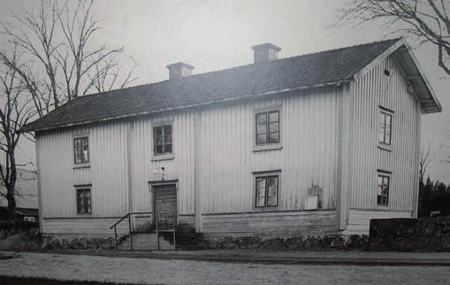 Aneboda kyrkogård Kyrka och kyrkomiljön Aneboda kyrka ligger på ett vackert höjdläge invid sjön Stråken. På platsen har det funnits en kyrka sedan medeltiden.