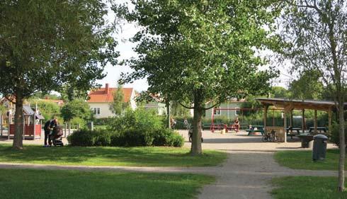 22. VÅRFLODSPARKE /3,8 ha KVARTERSPARK Enskede rackethall ridhus Sockväg Enskede park Detta stora parkrum är volymskapande i villaområdet.