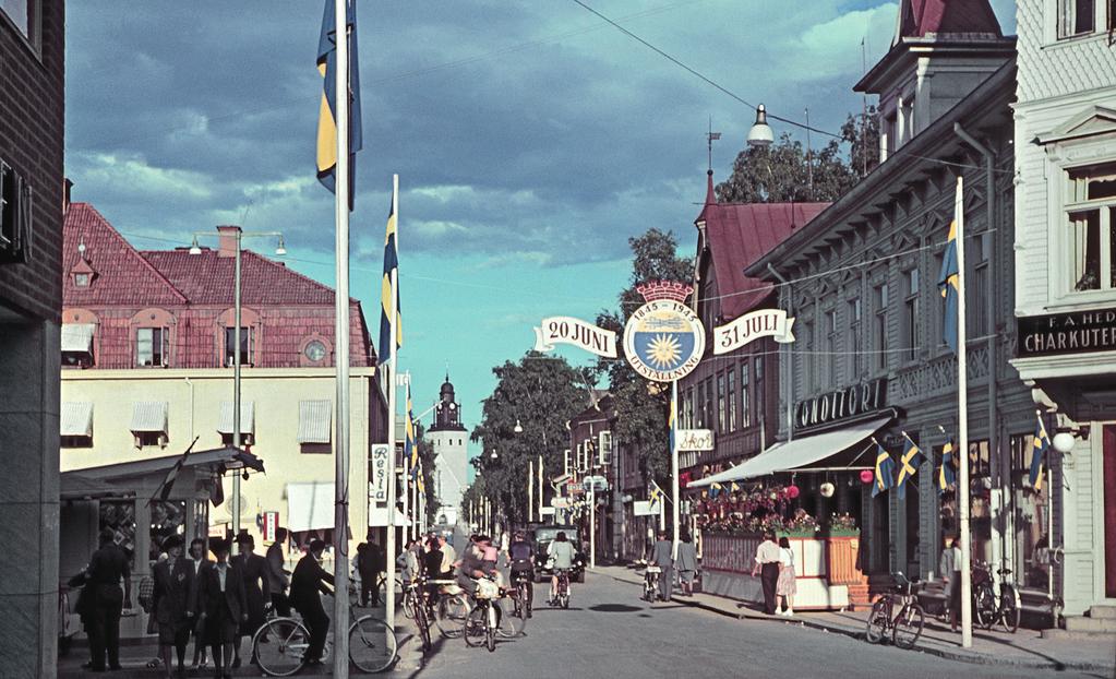 Möjligheternas torg År 1886 beslutades att gamla torget skulle blir stadsträdgård och ett nytt salutorg skulle anläggas på torgets nuvarande plats.