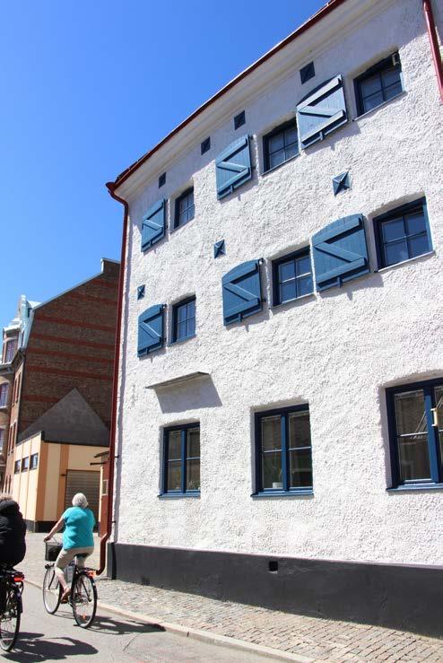 Definitioner och ordlista 1) Uthyrningsgrad bostäder (antal), % Uthyrda bostäder dividerat med totala antalet bostäder. Överskottsgrad, % Driftnetto i procent av hyresintäkterna.
