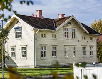 Linnéuniversitetet har 31 000 studenter i Växjö och Kalmar. Högskolan i Jönköping har ca 10 000 studenter. Högskolecentrum Ljungby utvecklar utbildningar i samverkan med det regionala näringslivet.