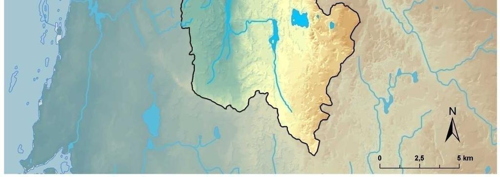 Jordbruksområden finns utspridda längs med hela Härkmeri å med ett större sammanhängande jordbruksområde där ån mynnar ut i Härkmerifjärden.