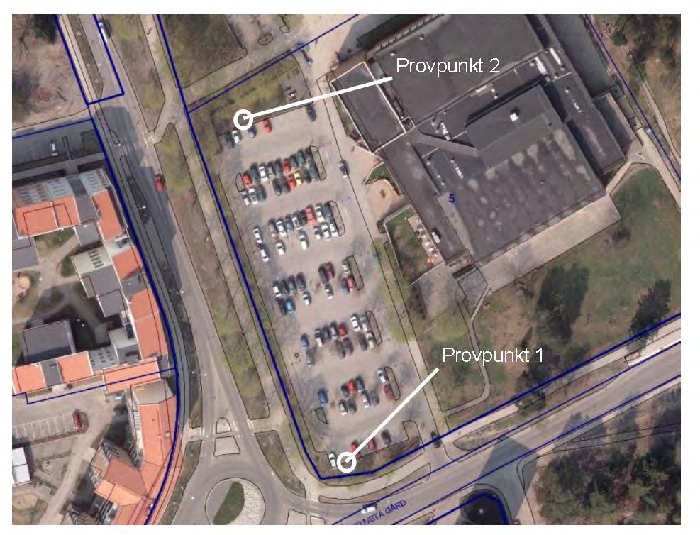 KOMMUNSTYRELSENS FÖRVALTNING SIDA KS-2015/270 17 (30) Bilden visar Huddingehallens parkering och den ungefärliga placeringen på provpunkterna 1 och 2.