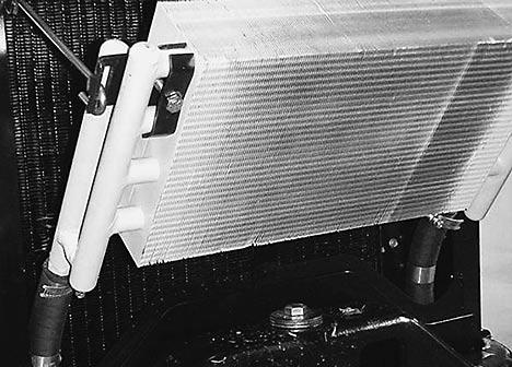 Kontroller före start FARA Var ytterst aktsam vid förvaring eller hantering av dieselbränsle då detta är brandfarligt. Rök inte medan du fyller på bränsletanken.