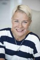 FINSKA ENTREPRENÖRER MED TYDLIGT BUDSKAP OM FLYKTINGAR - En liten initialinvestering, arbetsredskap, hygienpass, en kurs i arbetarskydd eller språk, frisörsredskap, en dator, en mobiltelefon, pengar