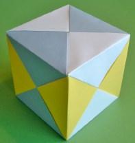 Shape-composer, eleven kombinerar olika former för att skapa nya figurer med stigande avsikt och förutseende. Väljer former både utifrån vinklar och sidlängd.