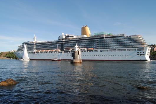 Arcadia Rederi: P&O Cruises Byggd: 2005 Längd: 285 meter Passagerare: 2556 Tidigare namn: (Queen Victoria) Artemis Rederi: P&O