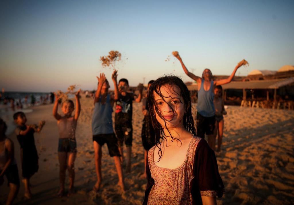 Berättelser om flyktingbarn och -ungdomar UNICEF/UNI192388/El Baba Det finns inte plats att leka i flyktinglägret Maryam, 10, bor i ett flyktingläger i Gaza i Palestina.