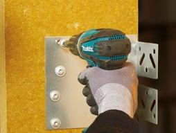 REDAir före montering Montering av REDAir LINK på vägg Kapning av REDAir LINK REDAir LINK skiva kapas till önskad dimension med vanlig cirkelsåg eller fogsvans.