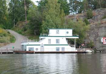 Husbåt, Mälaren. Foto: Hans Sandberg andra värden än direkt ekonomiska. En reträttplan behöver upprättas. Kostnadsnyttoanalyser behöver vävas in i beslutsunderlagen.