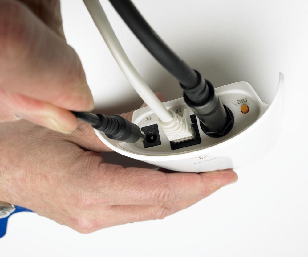 X2 - Anslutning för att vidarebefordra larm till andra system via optokopplare (kabel ingår ej).
