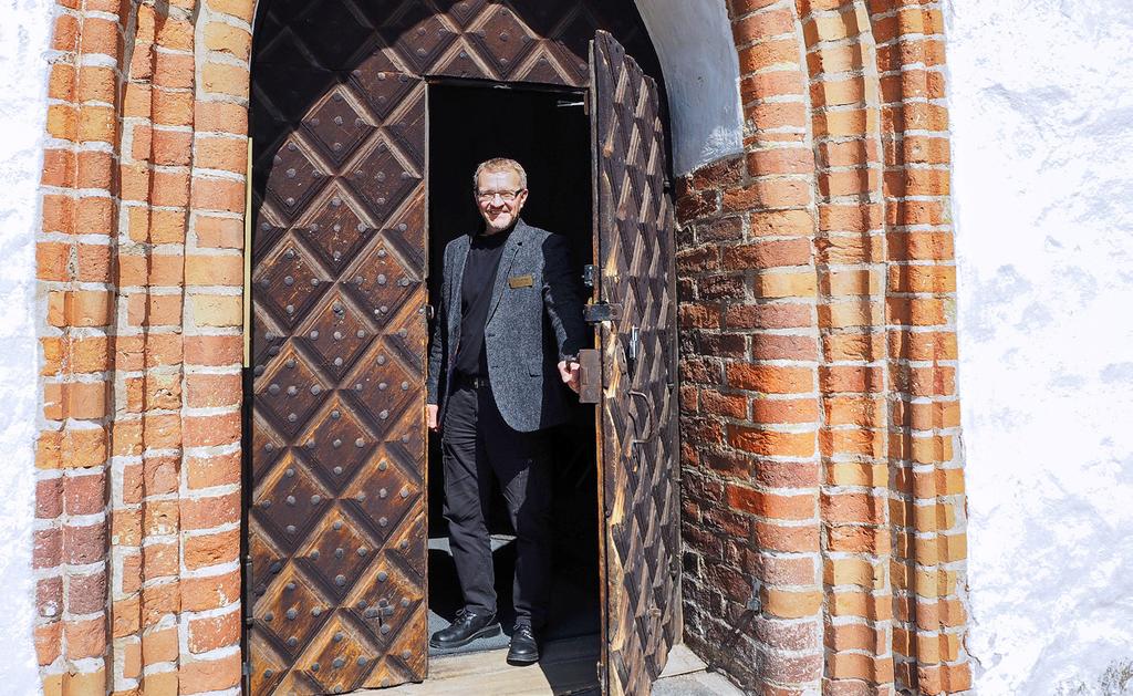 KYRKVAKTMÄSTARNA Domkyrkan har ett effektivt bakgrundsteam Borgå domkyrkas historia sträcker sig så långt tillbaka som till 1200-talet, då det sannolikt stod en liten träkyrka på kyrkbacken.
