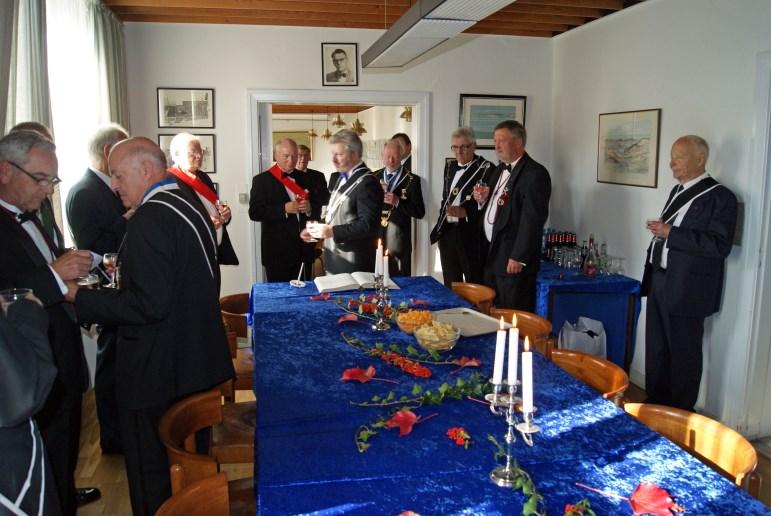 Dagens musikindslag var en hyldest til de nordiske lande, idet logens ELM, Jens Dahl, havde valgt at spille Sommer i Gotland med Hædersbroder/