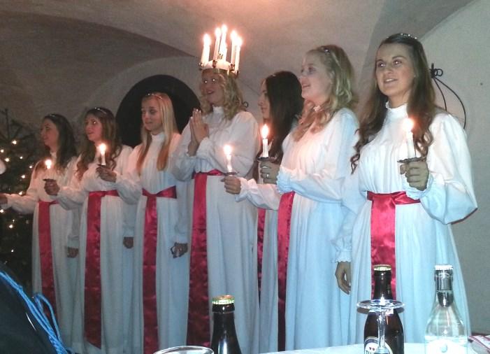Närvarande: 25 Bröder och 17 Damer Onsdagen den 11 mars Genomfördes kapitel i Helsingborgs TB med deltagande av 26 bröder och med chefredaktören i Helsingborgs Dagblad, Lars Johansson, som hedersgäst.