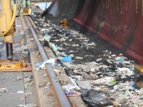 Emballering Balarna komprimeras till önskat tryck och form (rund eller fyrkant) samt emballeras in i plast till en tät inneslutning.