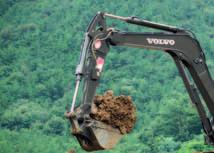 knappsats Huvudkontakt för urkoppling av elsystemet Körvarning Hydraulsystem Automatiska körmotorer med två hastighetsregister Cylinderdämpning Hydraulvätska mineral 46 Körmotor (30 km/h)