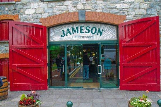 Dag 6 Söndag 6 maj Tralee - Waterford 24 mil Vi åker via Cork på sydkusten till Midleton och whiskey destilleriet Jameson i Midleton.