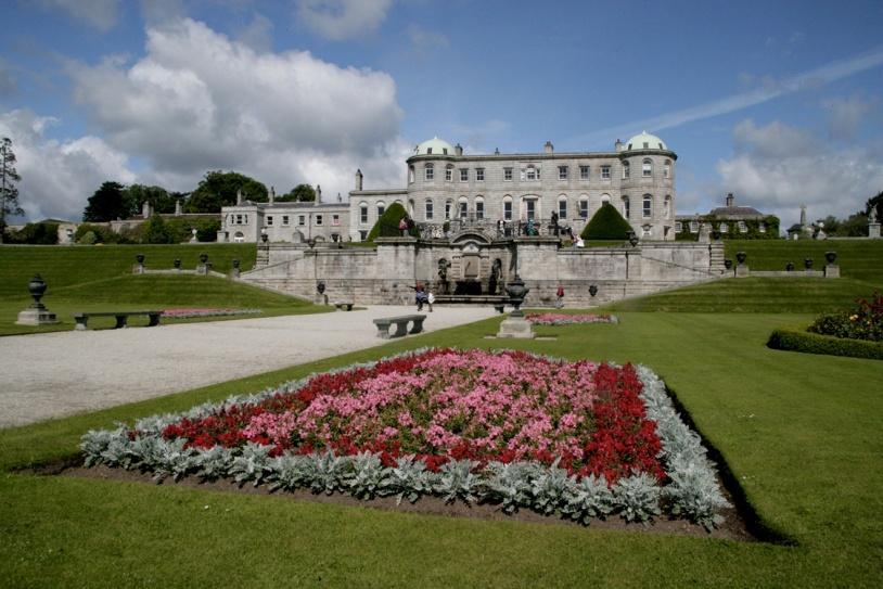 Efter en promenad fortsätter vi till Powerscourt Estate Garden, en av Irlands vackraste trädgårdar.