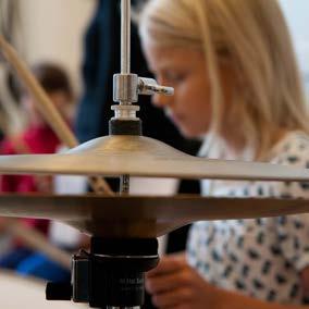 Värmdö kulturskola Musikbus i Musikens hus från 4-6 år Lekfulla möten med instrument och rytmer antingen hos oss på Musikens hus eller hos er på förskolan.