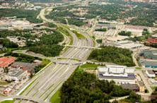 4.3 Angränsande infrastrukturprojekt Här presenteras några av de större infrastrukturprojekt som påverkar på planeringen av Spårväg syd. 4.3.1 BanaVäg Flemingsberg Vid Flemingsbergs station pågår utbyggnaden av ytterligare ett spår för att underlätta byten mellan fjärrtåg och pendeltåg.