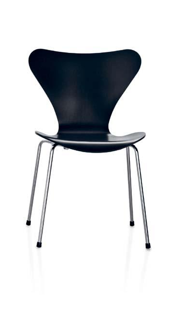 Serie 7 designad av Arne Jacobsen är den överlägset mest sålda stolen i Fritz Hansens historia och kanske även i möbelhistorien.