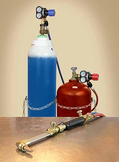 Processbeskrivning Vid gassvetsning, gasvärmning och gasskärning skapas en intensiv låga genom förbränning av en kontrollerad blandning av bränngas och oxygen.