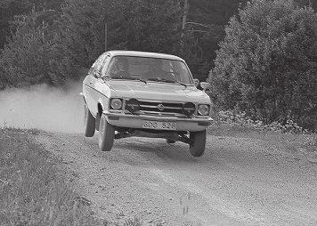 Rolf Svensson LMS vann A-förare klassen i första upplagan av Sviestadträffen med en Opel Ascona. Foto: Nils Olof Johansson.