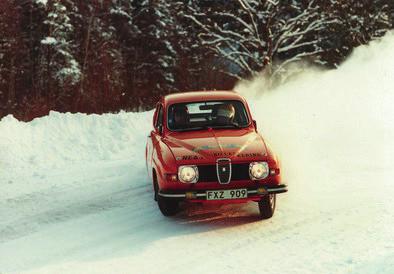 Lite rallynostalgi från år 1974. Före 1974 tävlades det i endast två bilklasser. Grupp 1 och grupp 2. Grupp 1 var otrimmade bilar med original avgassystem, standard stolar och ingen trimning.