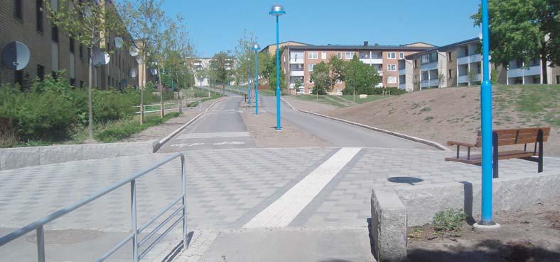 RINKEBY 19. Södra Stadsparken karaktärer Finpark, Låganvända gräs- och parkytor Tunnelbana Ett parkstråk med välskötta gräsoch planteringsytor.