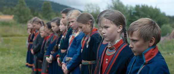 augusti 4 AUGUSTI: 22.00-23.50 sameblod Foto: Nordisk Film. Folkets Bio visar filmen Sameblod, en kritikerrosad film om en tid i vårt land som vi helst inte vill minnas men aldrig får glömma.