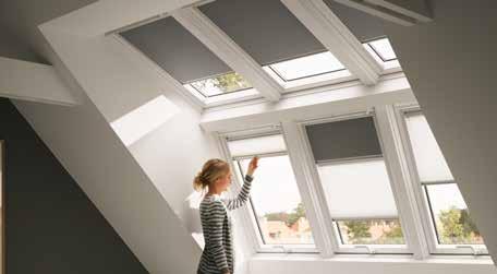 Välj mellan topp- eller pivåhängt takfönster Pivåhängt takfönster går även att få med INTEGRA fjärrstyrning VELUX invändiga solskydd monteras enkelt i fönsterbågens förmonterade beslag OS!