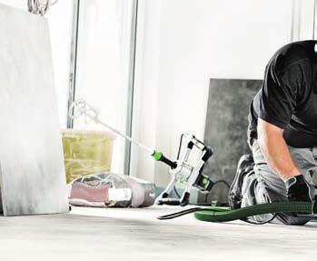 0,5 mm från väggen: Med betongslipen RENOFIX RG 130 E kan du slipa ända intill väggen genom att