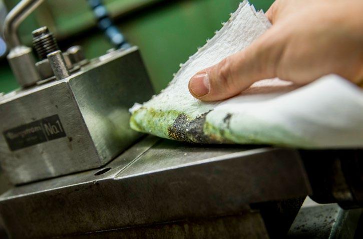För våta förhållanden Perforerad (rulle) Arken är livsmedelsgodkända 100% cellulosa Lågt fibersläpp Klarar lösningsmedel Färg: vit RULLE Arkmått: 30 x 35 cm Antal: 750 ark/rulle Vikt: 6,6 kg Art.