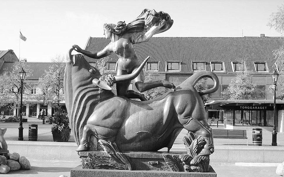 Välkommen till storherredagar i Halmstad 2011 Europa och Tjuren i på Stora Torg Halmstad. Halmstad är en tätort och centralort i Halmstads kommun samt residensstad för Hallands län.