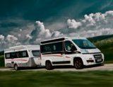 Samtidigt kommer HYMERCAR 3 på Fiat Ducato med ett snyggt högtak, markanta säten på längden och en extra
