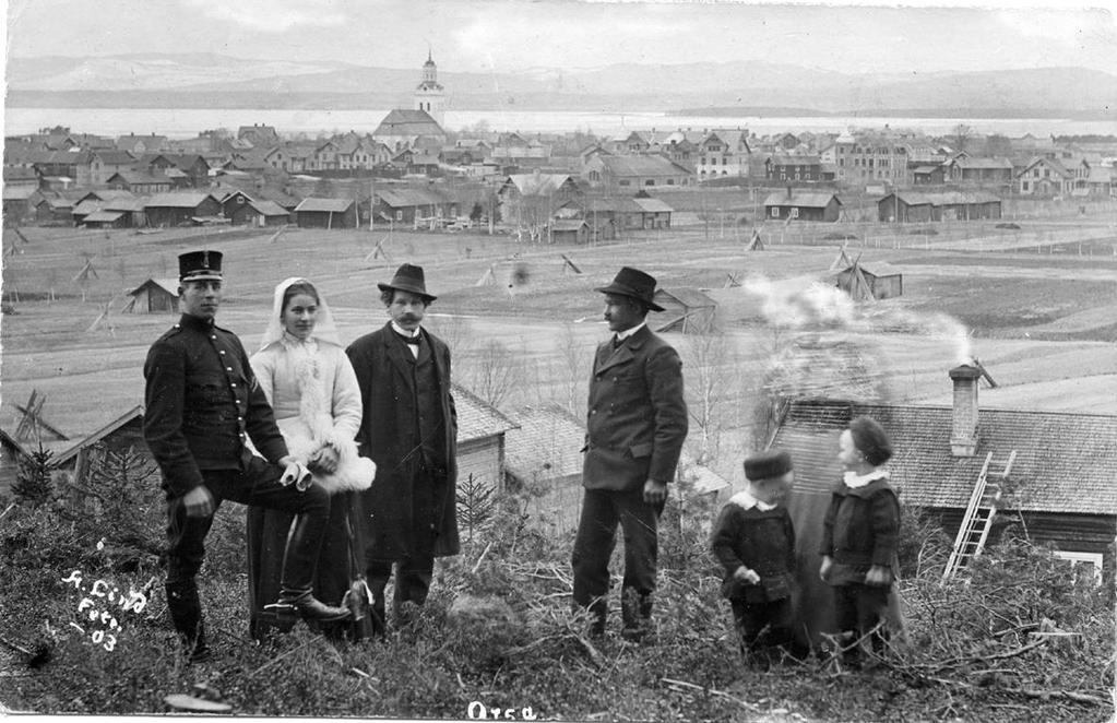 Orsa den 2 maj 2017 Vy över Orsa sett från Berget år 1903.